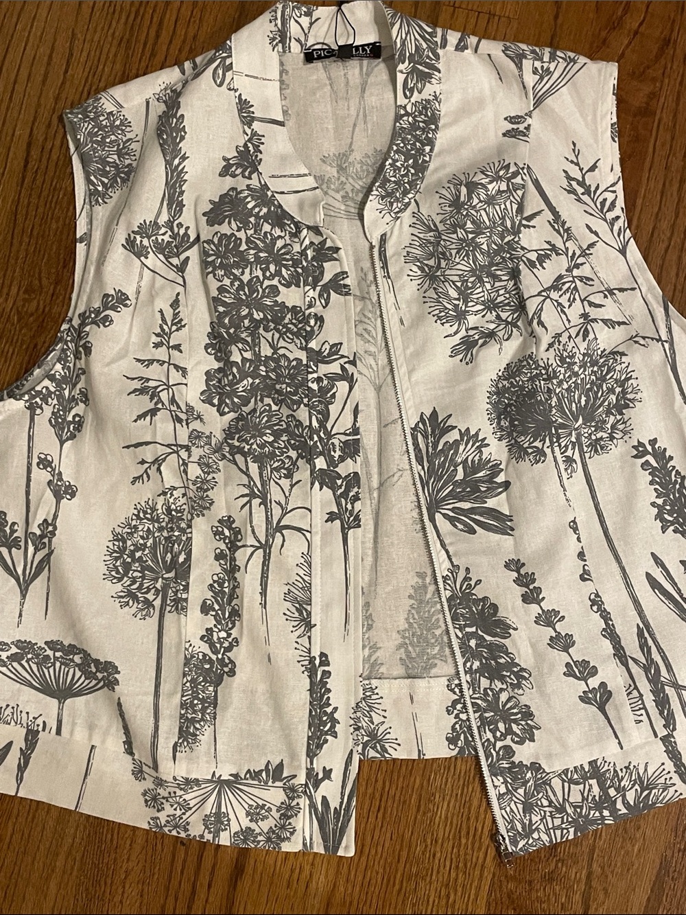 Picadilly Sleeveless Vest with matching White & Gray Printed Wide-Leg pants. - Picture 9 of 14